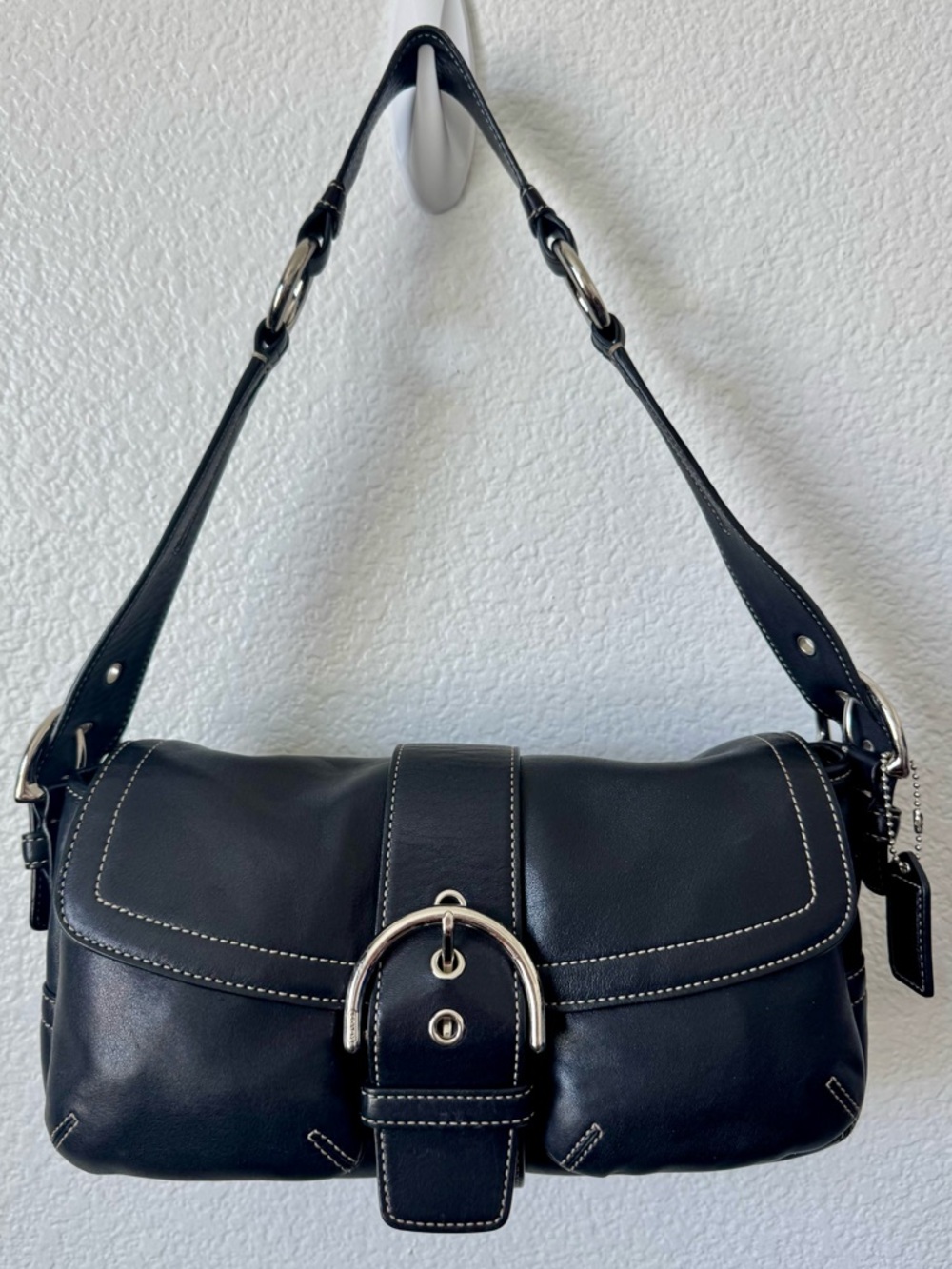 Coach Soho Black Leather Flap Shoulder Bag Buckle Detail Classic 0658 EUC